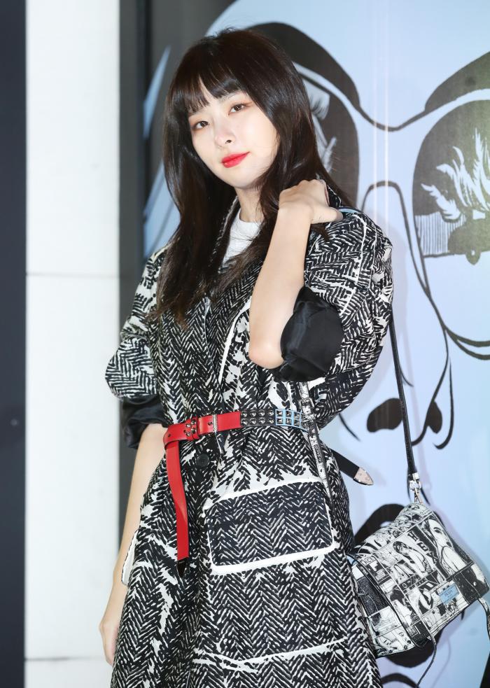 슬기 안아주는 윤아 .gif | 인스티즈