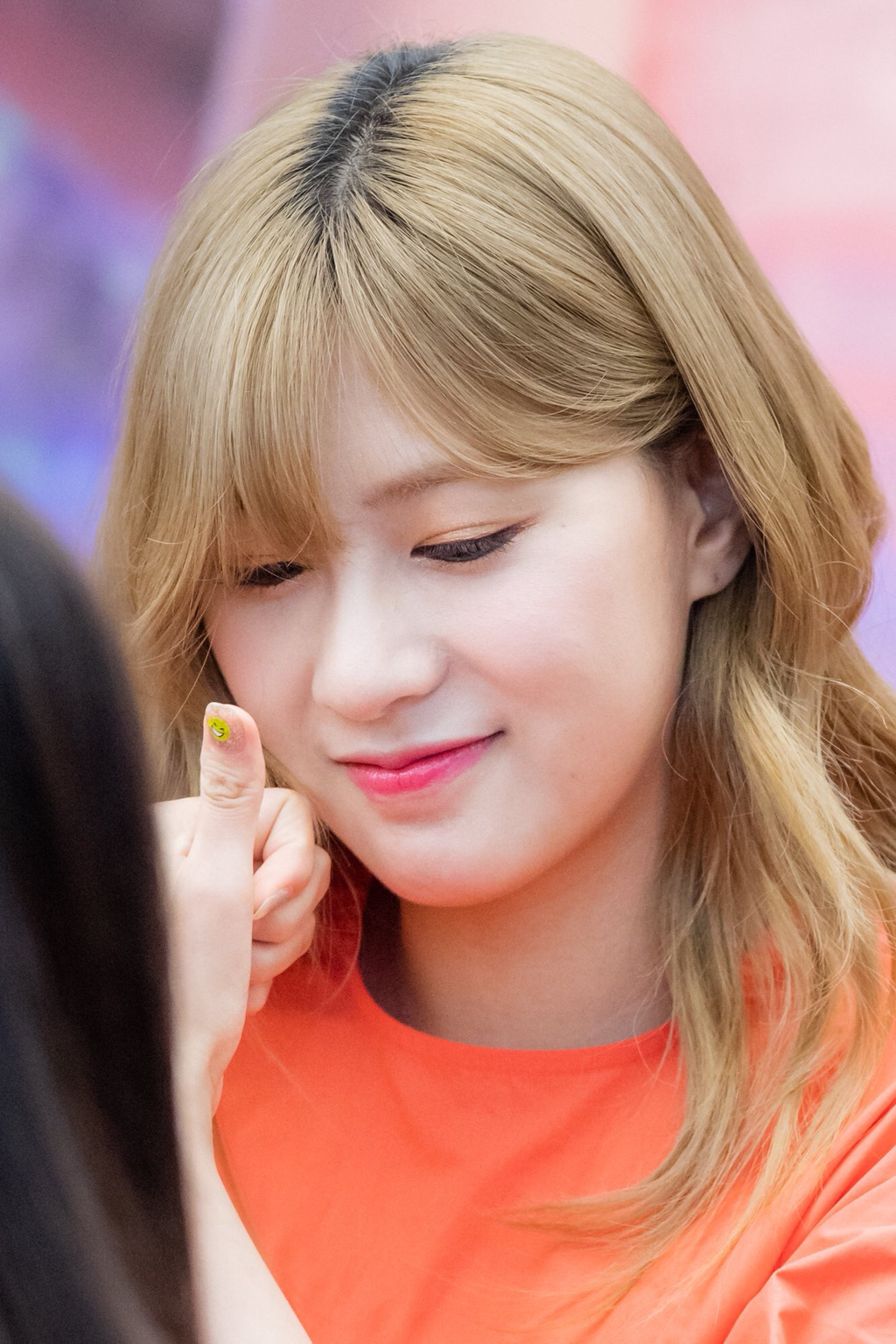 [에이핑크] 아몬드 초콜릿이 먹고싶어서 하영이 | 인스티즈