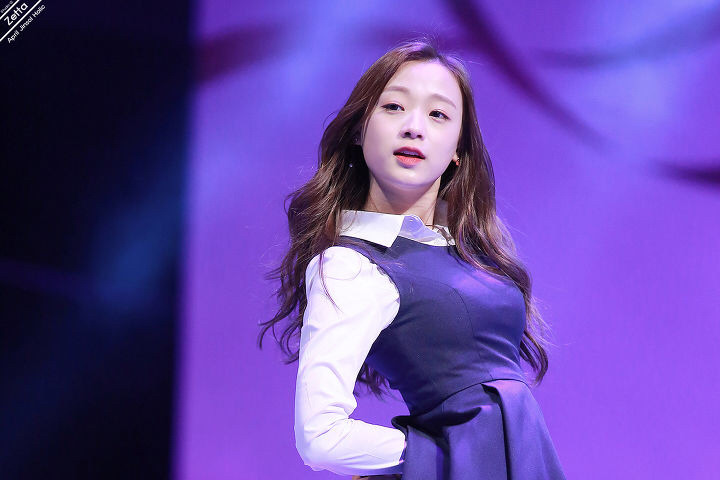[에이프릴] 아침부터 꽤나 추운 것 같아서 진솔이 | 인스티즈