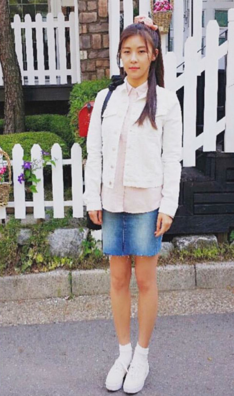 어느 연예인의 무섭도록 한결같은 협찬사진.jpg | 인스티즈