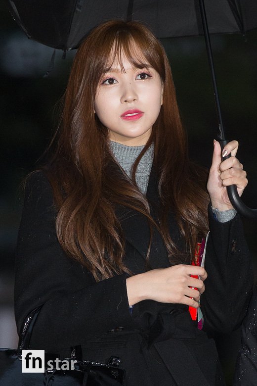 181109 묘이 미나 뮤직뱅크 출근길 | 인스티즈