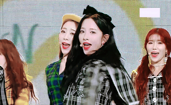 오늘자 음중 우주소녀 보나 비주얼.gif | 인스티즈
