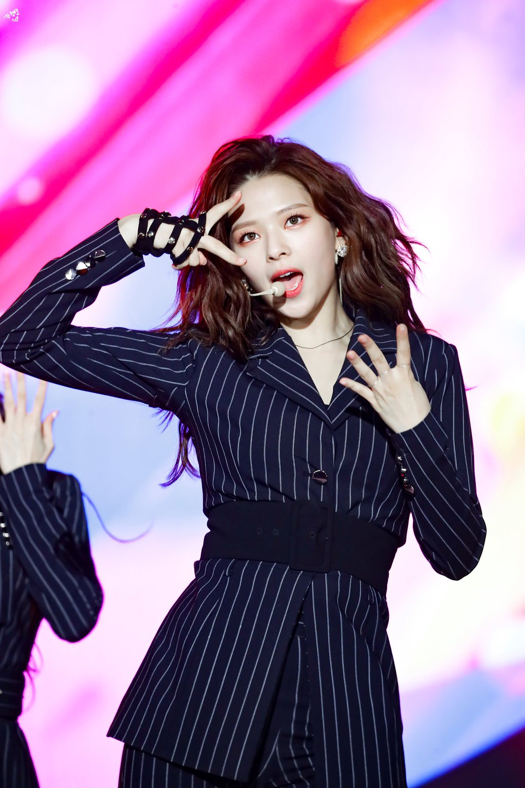 요즘 너무 이쁜 정연이 광주 슈퍼콘서트 | 인스티즈