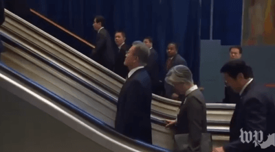 UN본부에 들어가는 문재인 대통령.gif | 인스티즈