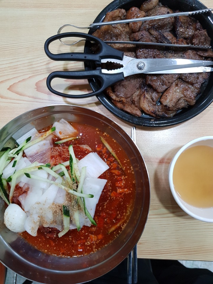 꼬기냉면 이미지